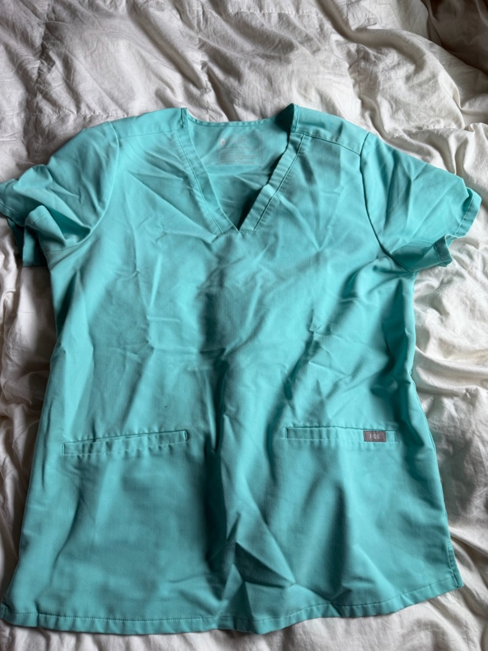 Figs Women's 3 Pocket Scrub Top